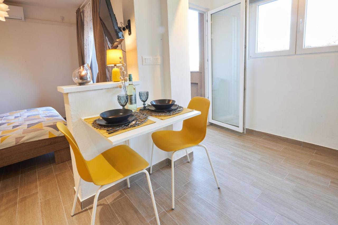 Apartment Yellow Porec Exterior photo