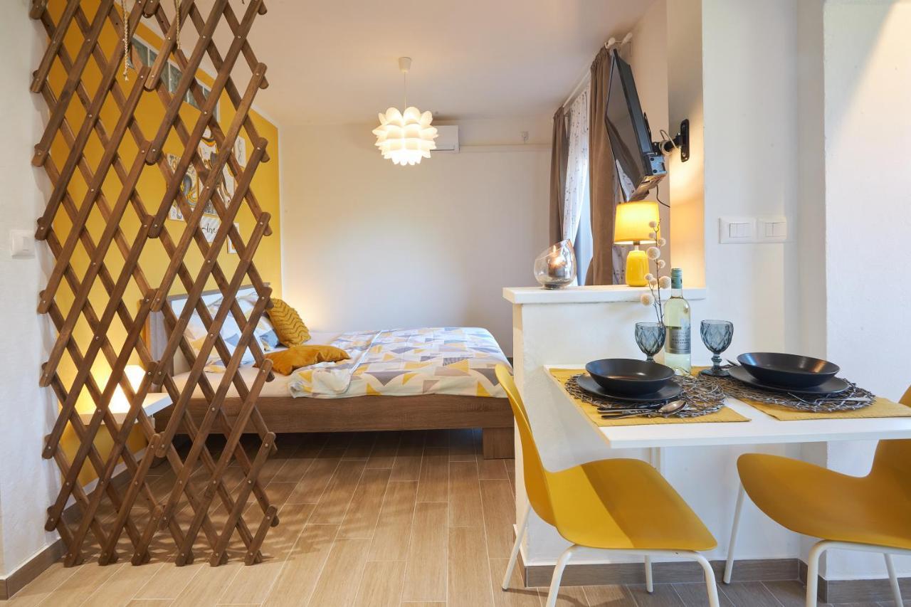Apartment Yellow Porec Exterior photo