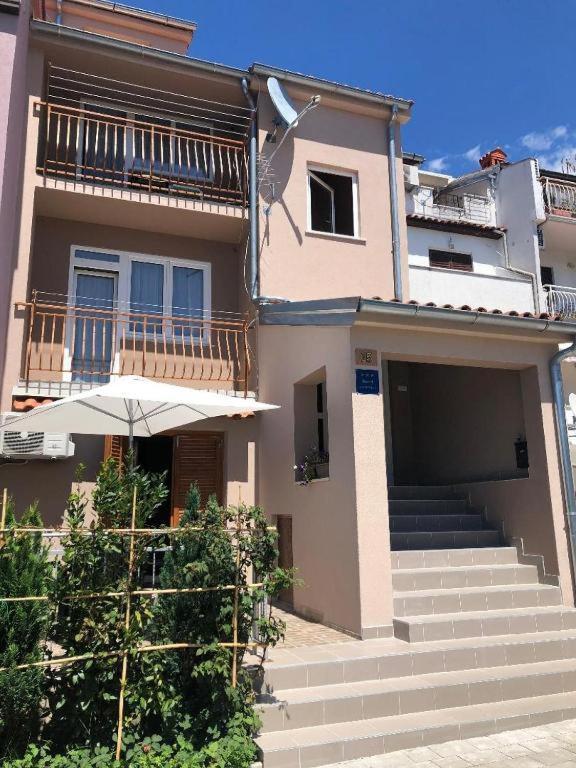 Apartment Yellow Porec Exterior photo